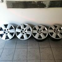 N. 4 cerchi ferro 16" più copricerchi Nissan