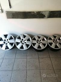 N. 4 cerchi ferro 16" più copricerchi Nissan