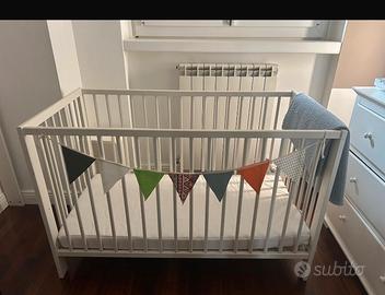 Lettino ikea con sbarra e materassino