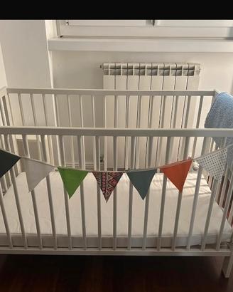 Lettino ikea con sbarra e materassino