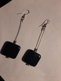 Coppia orecchini pendenti neri