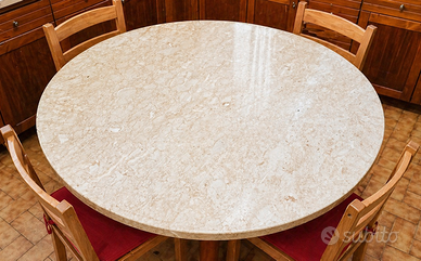 Tavolo rotondo in marmo, elegante e solido