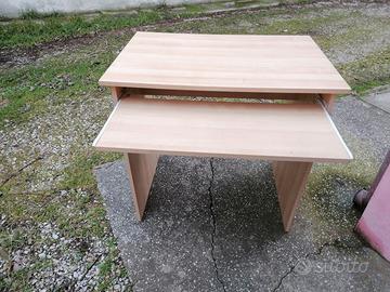 Scrivania piccola con vano tastiera