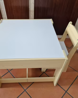 Tavolo contenitore con sedia per bambini