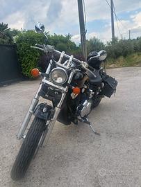 Moto honda black widow 750