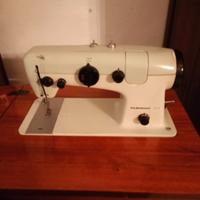 Macchina da cucire d'epoca 