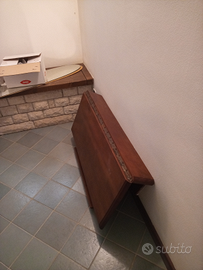 Tavolo pieghevole a muro