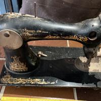 Antica macchina da cucire Singer