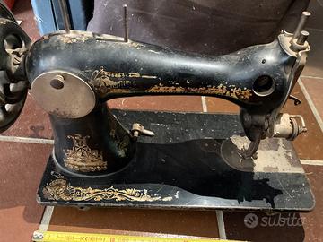 Antica macchina da cucire Singer
