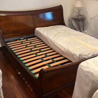 Letto matrimoniale a barca in noce