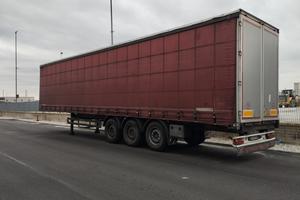 Noleggio Semirimorchi centinati