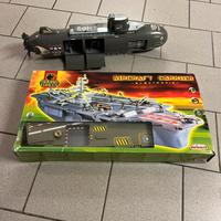 Porta aerei e sottomarino