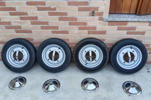 4 cerchi Fiat 500 gommati, con borchie