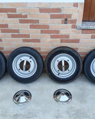 4 cerchi Fiat 500 gommati, con borchie