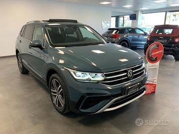 VOLKSWAGEN Tiguan Allspace Tetto Apribile 2.0 TD