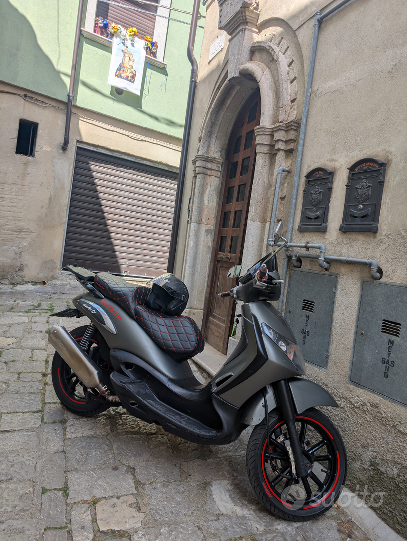 Scooter Beverly 250 Elaborato Beverly 250 S Ie Moto E Scooter In - Main Image