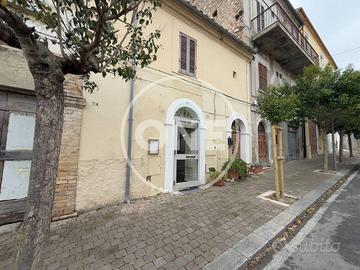 Immobile di 87 m² a Catignano
