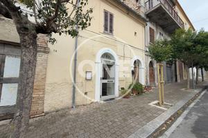 Immobile di 87 m² a Catignano