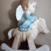 Statuetta in fine porcellana 