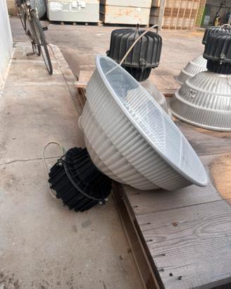 Fari industriali Disano 250W IP 65 con lampade