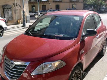 lancia y anno 2013  uniproprietario
