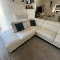 Divano bianco in pelle