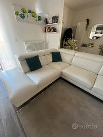 Divano bianco in pelle