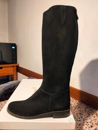 Stivali neri in pelle scamosciata