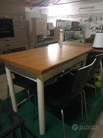 Tavolo con 4 sedia 