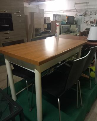 Tavolo con 4 sedia 