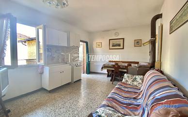 PORZIONE DI CORTE- CENTRO CREMENO