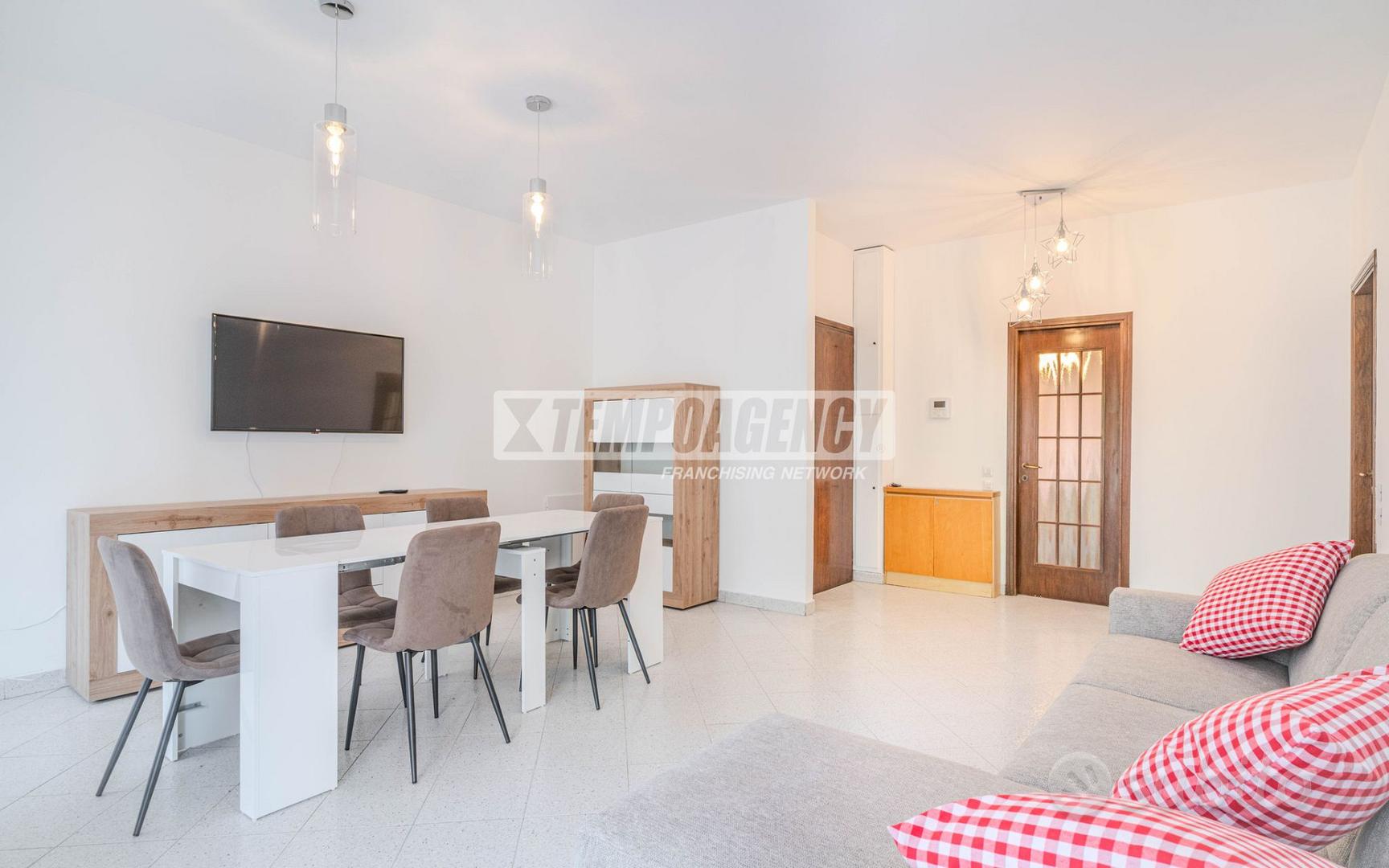 Ampio quadrilocale con terrazzo, box e cantina in - Vista 3