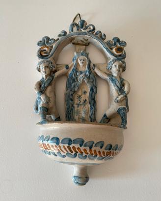 acquasantiera da parete in maiolica policroma