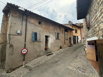 CASA SEMINDIPENDENTE A ADRARA SAN MARTINO