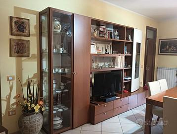 Parete attrezzata in legno di ciliegio