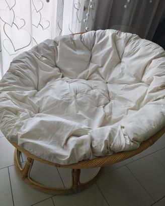Splendida Poltrona Rattan con Ampio Cuscino Bianco