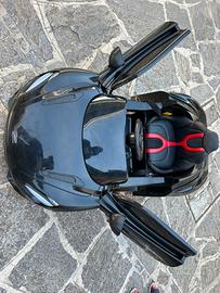 Auto elettrica per bambini, modello McLaren 720S