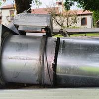 Condotti aria condizionata e camino di estrazione