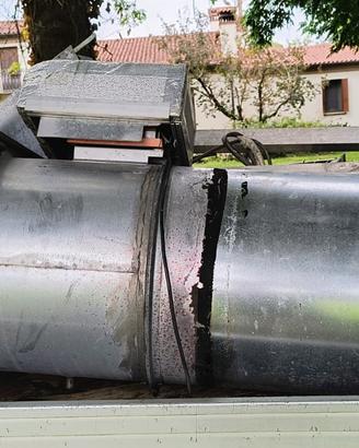 Condotti aria condizionata e camino di estrazione