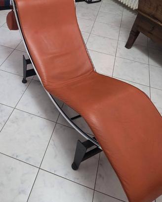 chaise longue