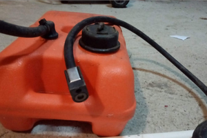 Serbatoio benzina per motori fuoribordo