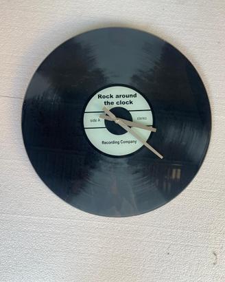 Orologio da parete a forma di disco