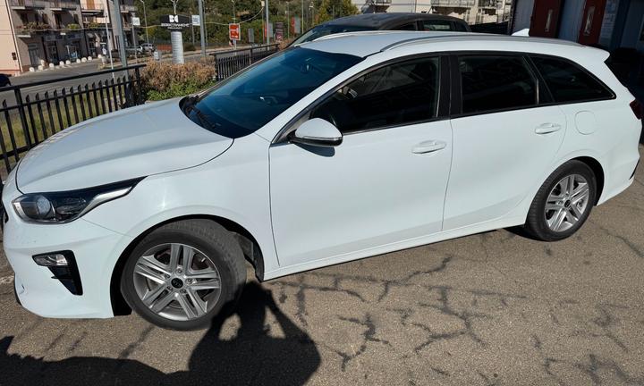 Kia Ceed SW 1.6 CRDi Aut. – Autocarro IVA esposta