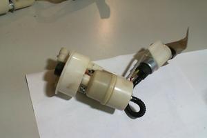 GRUPPO POMPA CARBURANTE VESPA PIAGGIO 641136 USATA