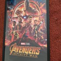 Poster Avengers con cornice nera