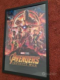 Poster Avengers con cornice nera