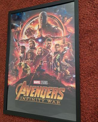 Poster Avengers con cornice nera