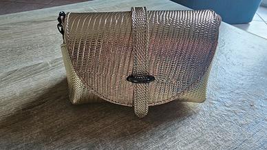 borsetta pochette color oro effetto rettile 