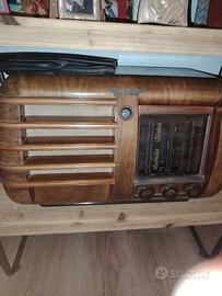 Radio d'epoca. Vintage in legno