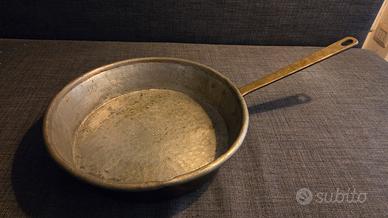 Antica padella in rame doppio